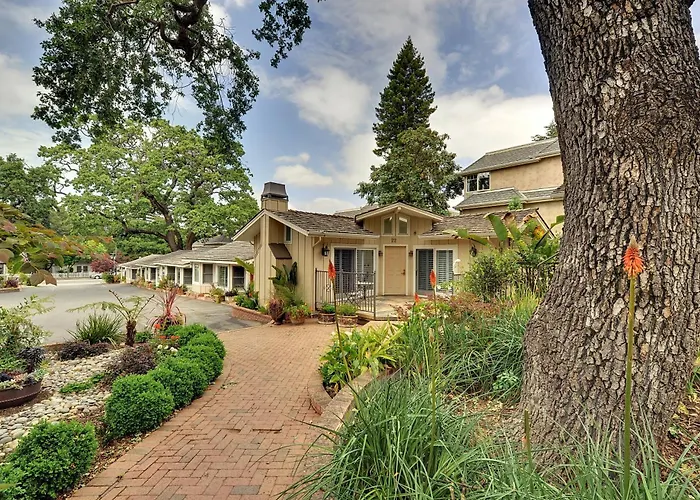 Saratoga Oaks Lodge